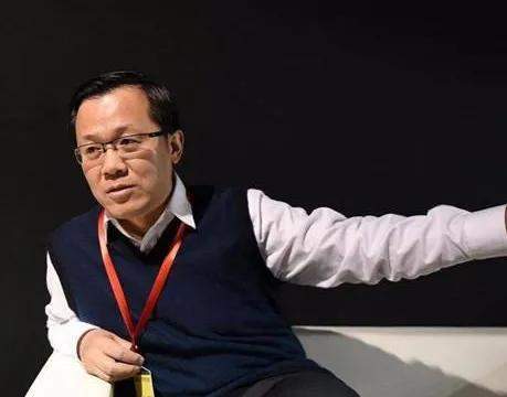 蔡磊用眼控仪和儿子交流围棋