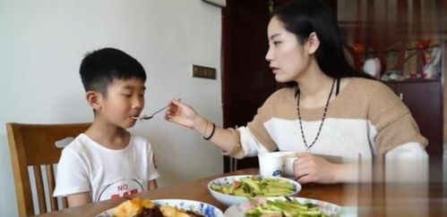 母女就餐1小时未动筷老板报警