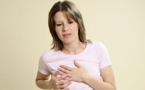 女子爱生闷气诱发乳腺肿瘤达15厘米