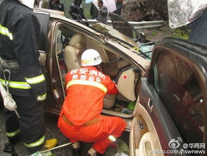 男子驾车被山石砸中身亡