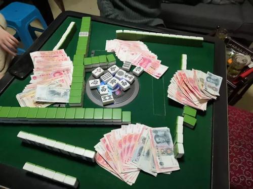 大学生邀同学玩扑克 涉嫌开设赌场罪
