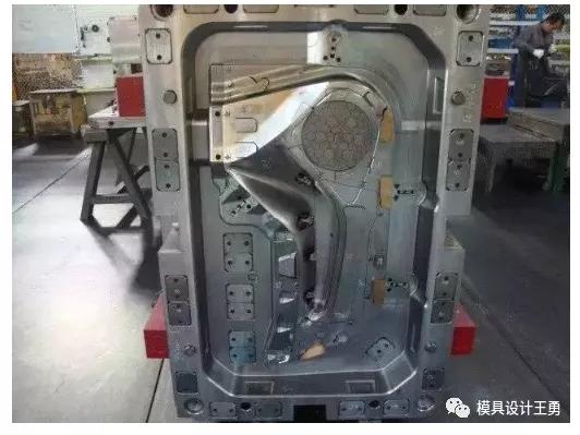 汽车门板体积多少