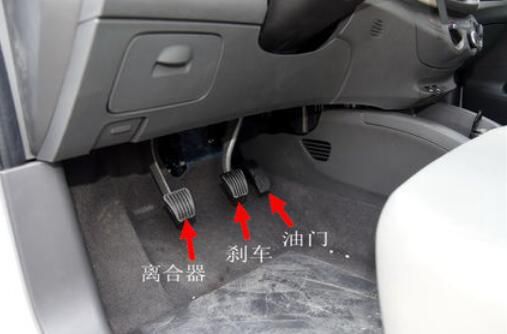 汽车油门调整角度多少