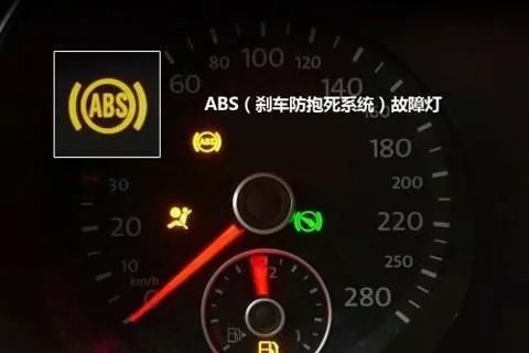 汽车常亮电压多少