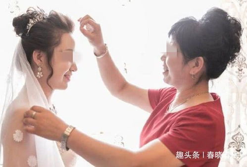 女儿被龙虾夹手哭着喊“妈妈抱抱”