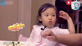 女儿被龙虾夹手哭着喊“妈妈抱抱”