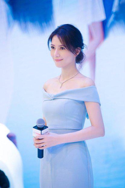 高圆圆称90%的社交对她都是消耗