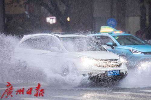 汽车里的水深多少 汽车里的水深多少