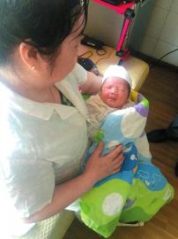 贵州58岁产妇顺利产下一名男婴