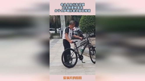 车被推走女子推翻一排自行车报复