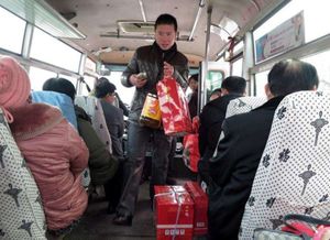 汽车撞人骨折赔多少