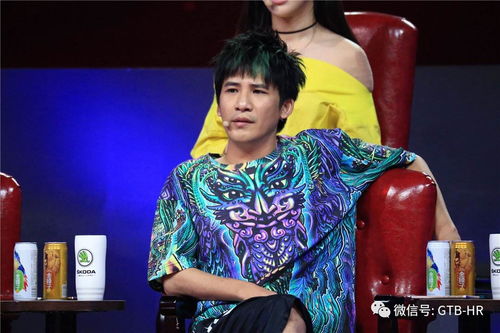 大张伟演唱会工作人员摔下舞台