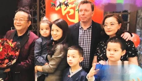 冯小刚女儿高中毕业回国 颜值逆袭