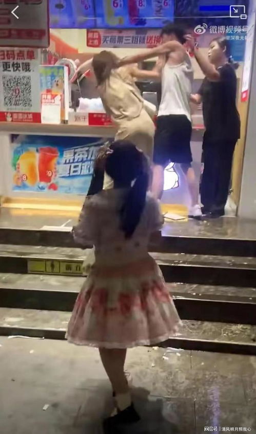 蜜雪冰城女店员不是因为爆单累哭的