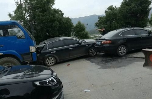 汽车被撞贬值多少