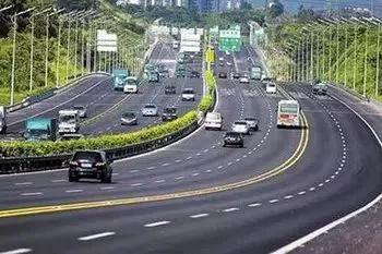 汽车比赛转弯坡度多少