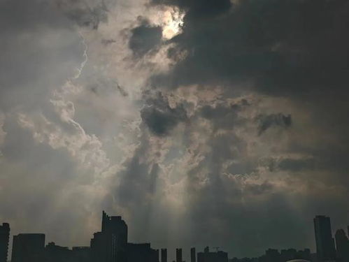 多地将出现8级以上雷暴大风天气