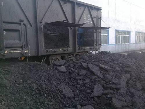 火车过山西隧道吸入煤灰 乘客变煤蛋