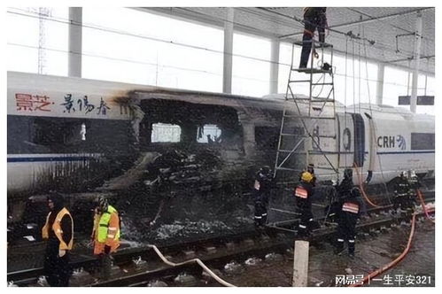 火车过山西隧道吸入煤灰 乘客变煤蛋