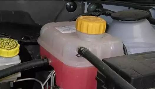 汽车水温多少可以加水