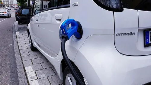 汽车 充电 电压是多少