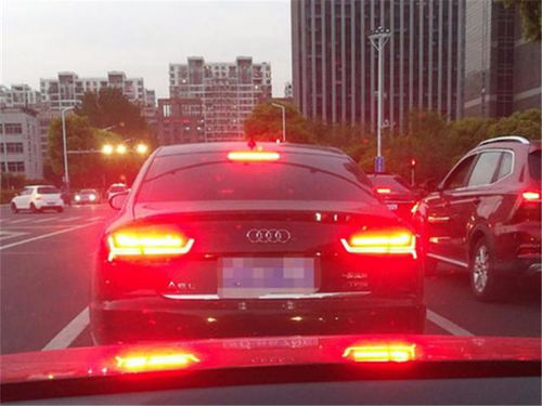 汽车尾灯多少