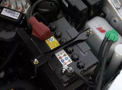 汽车电瓶多少属于正常