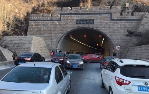 汽车飞跃隧道多少米
