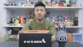李晨晒哥斯拉LABUBU