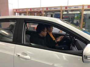 汽车打车瞬间电压多少