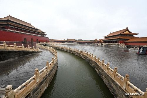 北京暴雨故宫再现千龙吐水