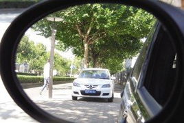 汽车后视镜测量距离多少