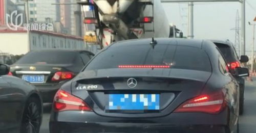 汽车后尾灯多少正常