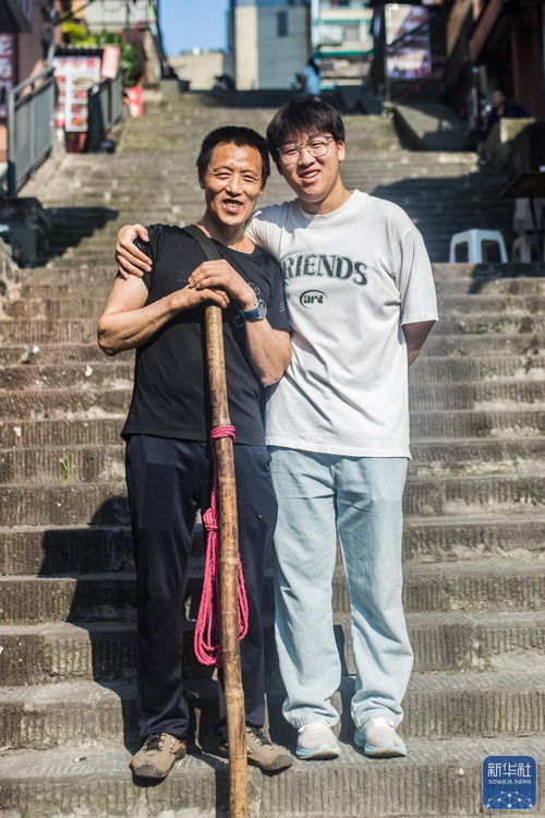 “棒棒”父亲收到了儿子的礼物