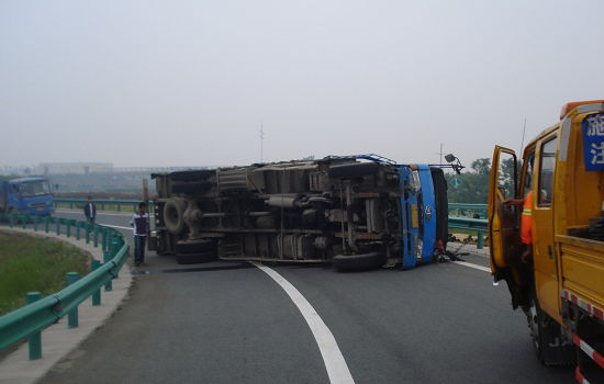 汽车转弯多少码翻车