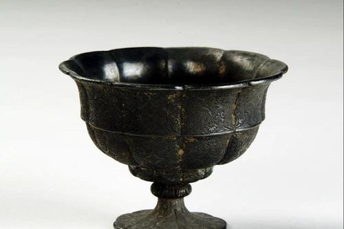 洛阳博物馆一青铜器展品酷似LABUBU