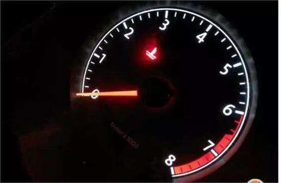 汽车水温计电压多少