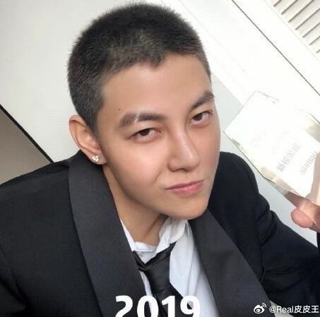 陈冠希经纪人回应飞机争执