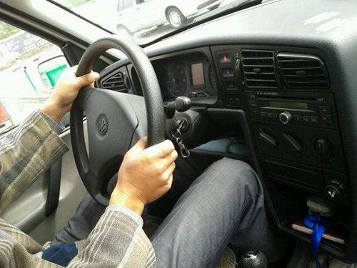 汽车起步离合抬多少