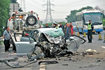 汽车撞人死亡赔偿多少