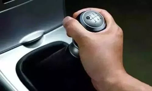 汽车转数多少可以换档